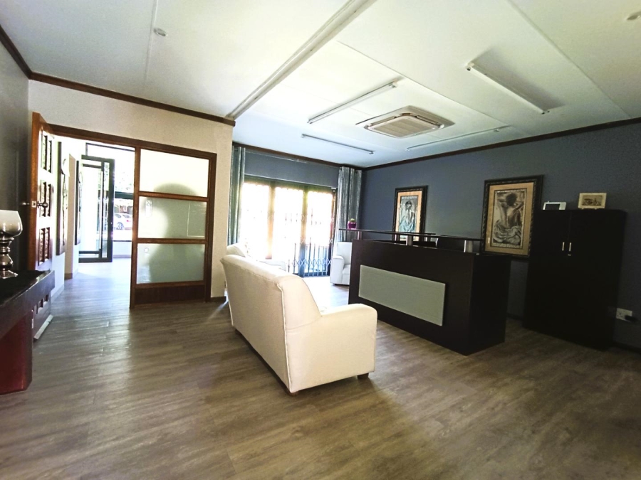 5 Bedroom Property for Sale in Langenhovenpark Free State